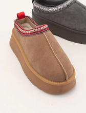 Load image into Gallery viewer, Tessa Camel Slippers