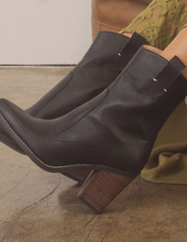 Load image into Gallery viewer, Tara Western Boots
