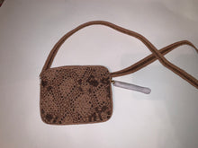 Load image into Gallery viewer, Neutral Snakeskin Beaded Purse
