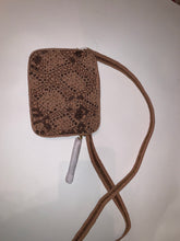 Load image into Gallery viewer, Neutral Snakeskin Beaded Purse
