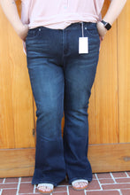 Load image into Gallery viewer, Flare Curvy Jeans
