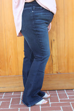 Load image into Gallery viewer, Flare Curvy Jeans
