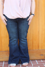 Load image into Gallery viewer, Flare Curvy Jeans
