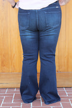Load image into Gallery viewer, Flare Curvy Jeans
